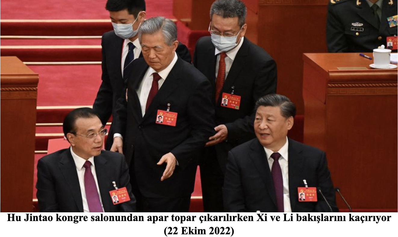 Hu Jintao kongre salonundan apar topar çıkarılırken Xi ve Li bakışlarını kaçırıyor (22 Ekim 2022) Hu Jintao kongre salonundan apar topar çıkarılırken Xi ve Li bakışlarını kaçırıyor (22 Ekim 2022)
